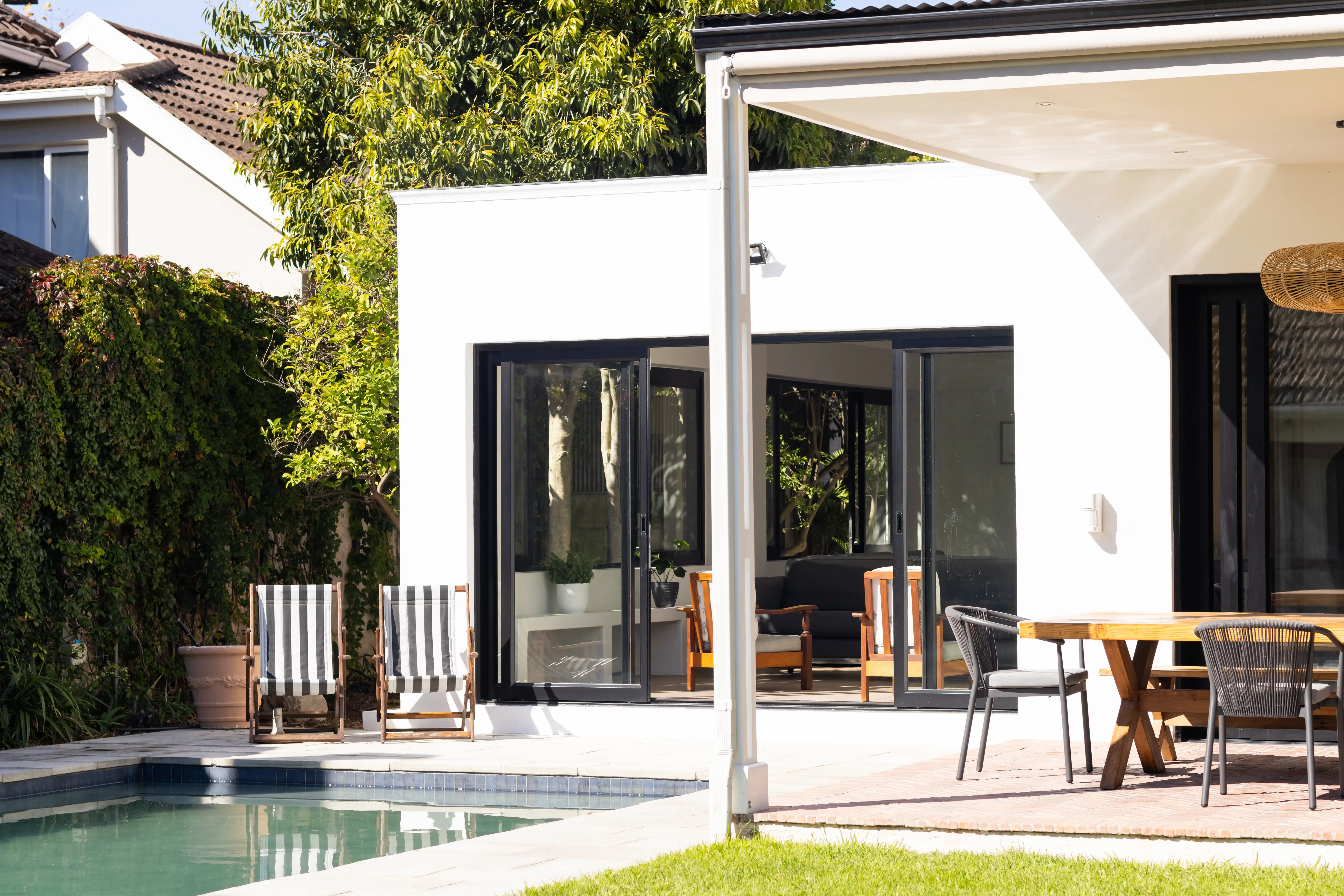 Pergola bioclimatique moderne en Gironde